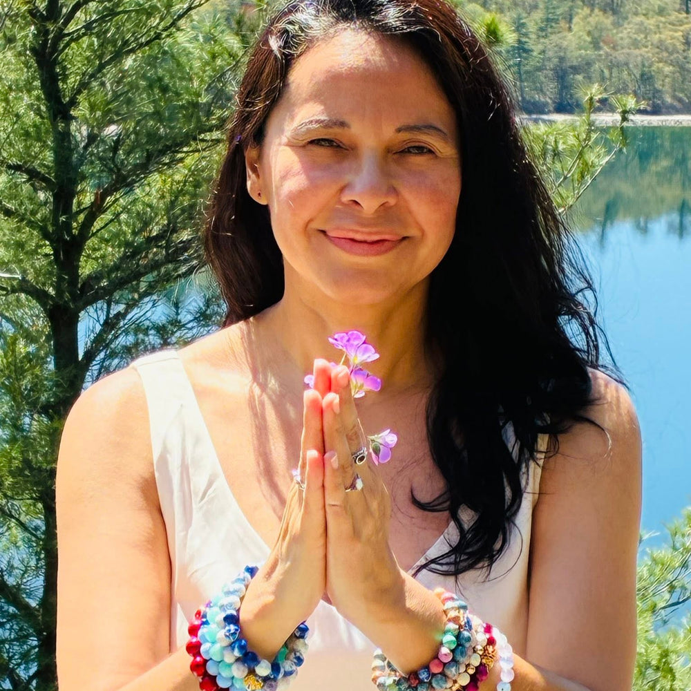 Mysuvelas handmade gemstone bracelets — bilingual jewelry story in English and Spanish, artisan designs inspired by nature.”