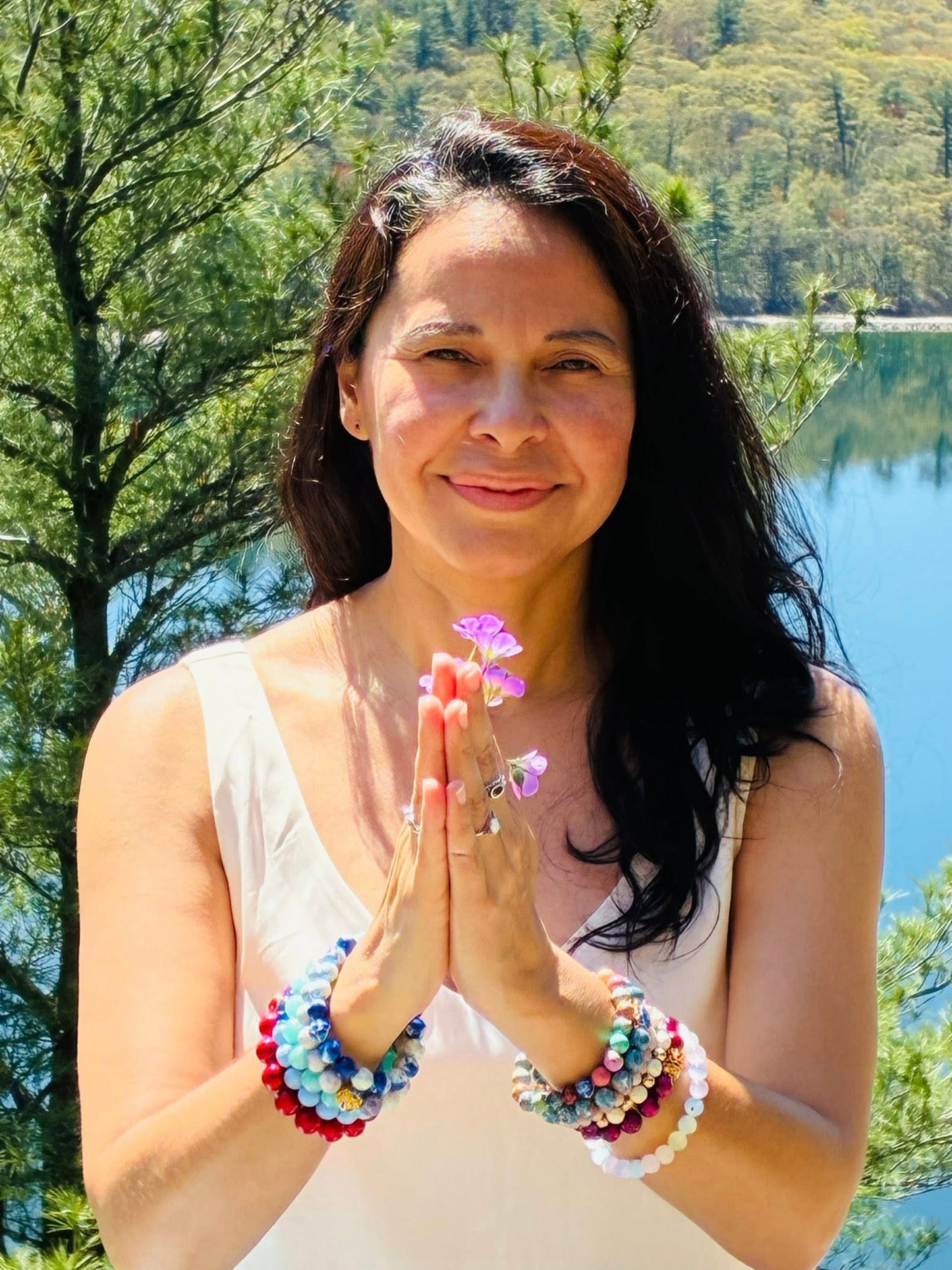 Mysuvelas handmade gemstone bracelets — bilingual jewelry story in English and Spanish, artisan designs inspired by nature.”